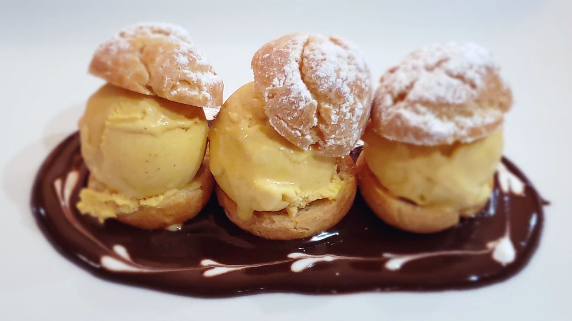 profiterole with pumpkin ice cream